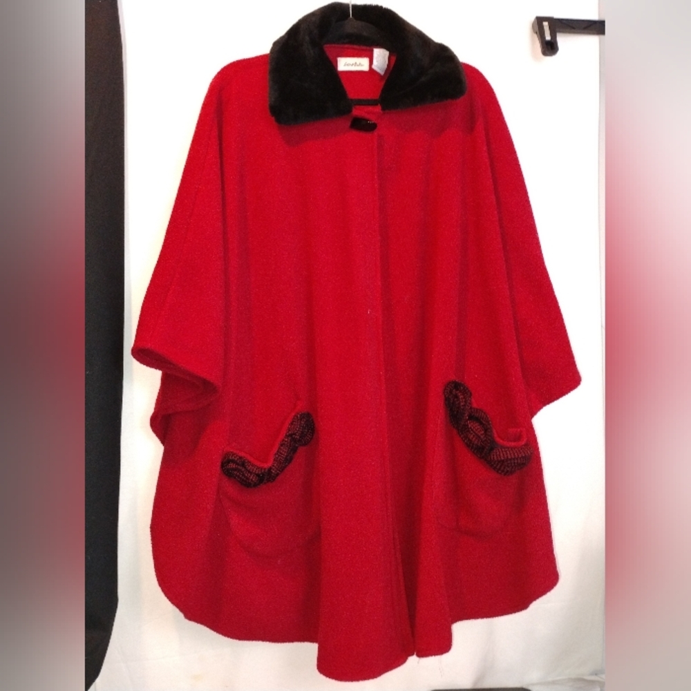 La Moda Red Fleece Rosette Wrap Cape Poncho One Size Faux Fur Trim Pockets